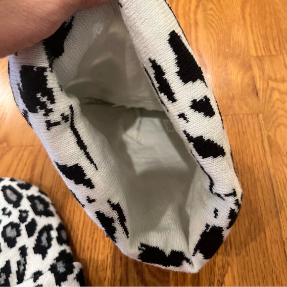 Carhartt Black and White Beanie Set - Picture 9 of 9